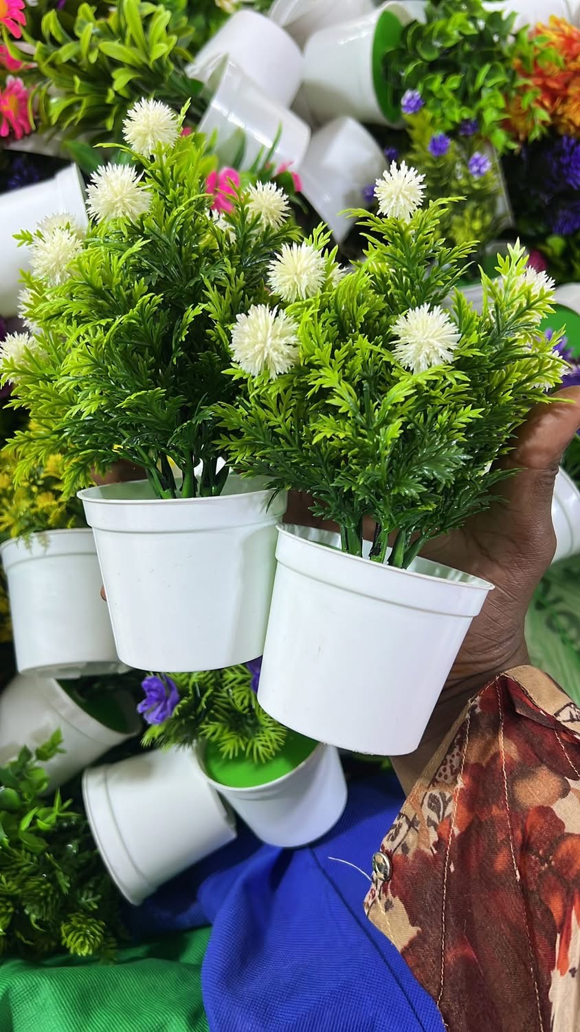 Fleurs artificielles décoratives en pot Plantes