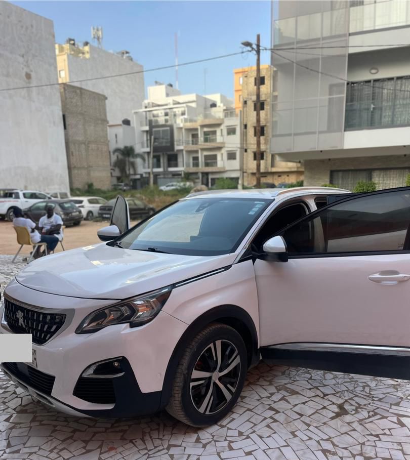 Peugeot 3008 2018 Automatique Diesel SUV moderne et confortable