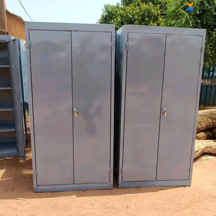 Mobilier Scolaire à Vendre à Niamey – Tables, Bancs, Bureaux et Armoires