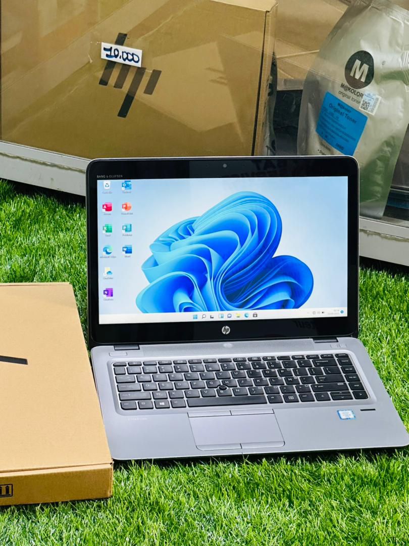 HP EliteBook 820 G3 Core i5 8 Go RAM 256 Go
