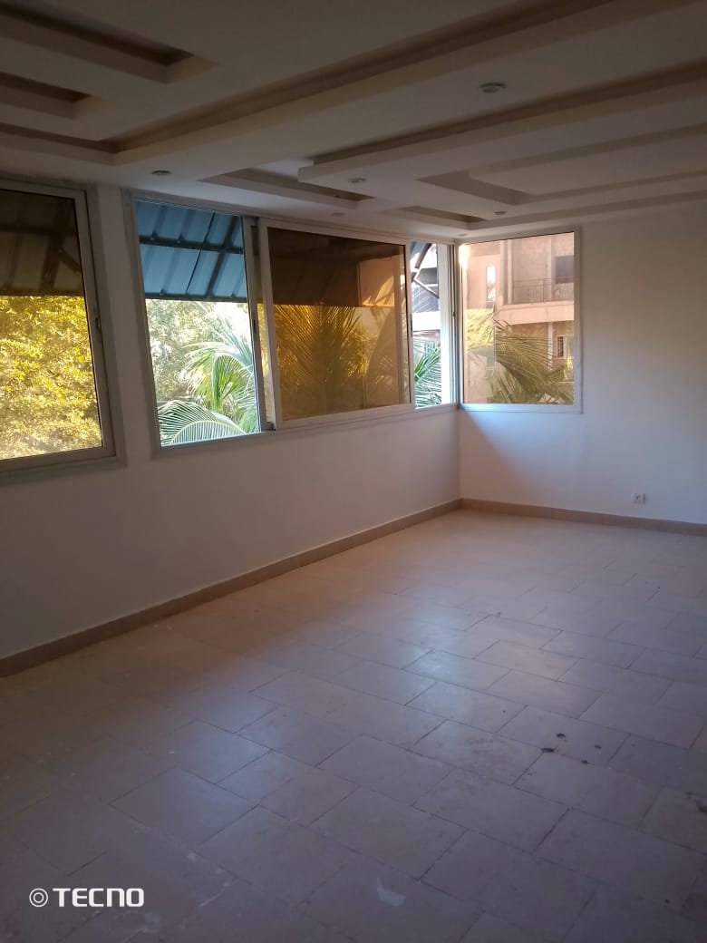 Plateau de bureaux à louer au Point E