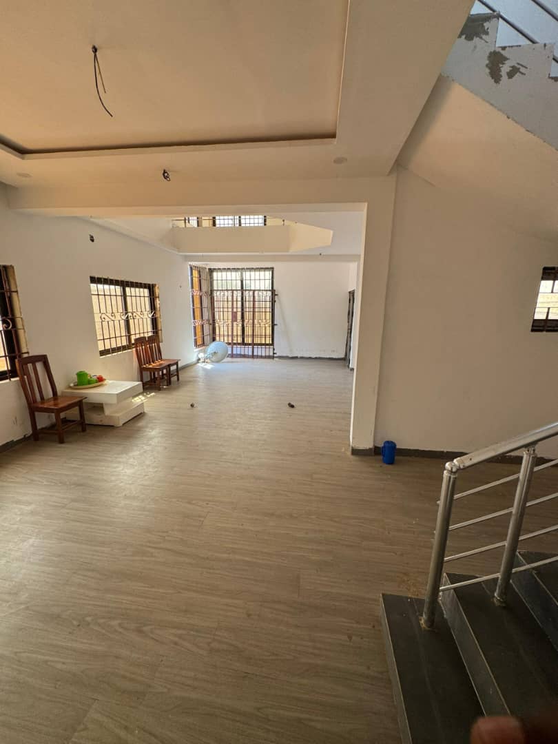 Villa R+2 à Vendre à Calavi Togba