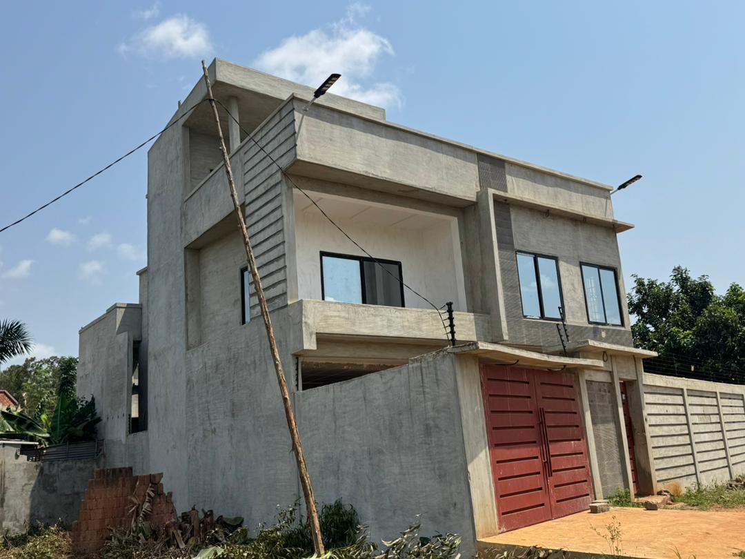 Villa R+2 à Vendre à Calavi Togba