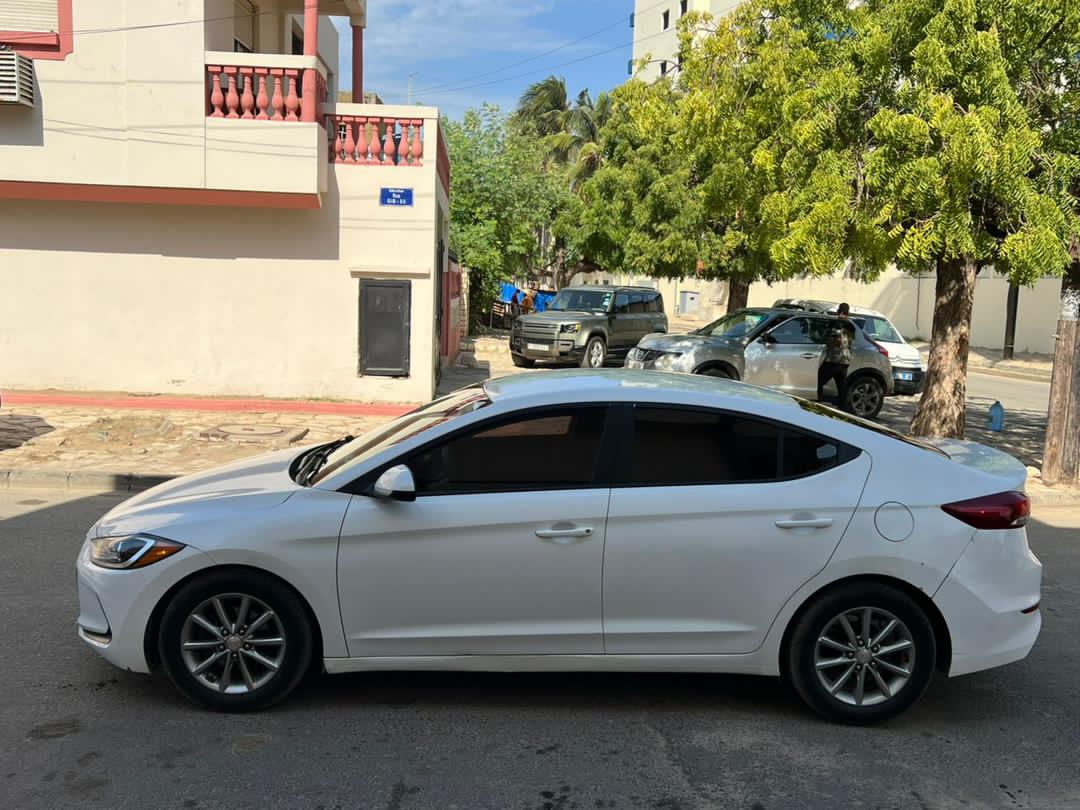 hyundai avante année 2017 automatique essence