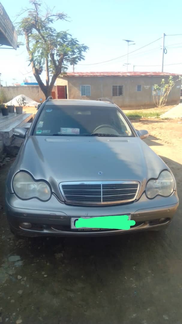 **Mercedes\-Benz C200 – Boîte Manuelle, Climatisée, Série CD