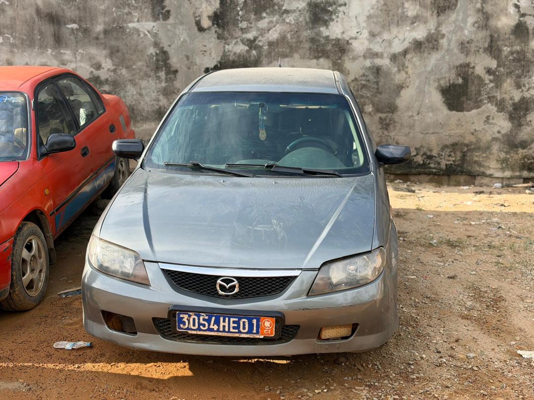 Mazda 323F..
