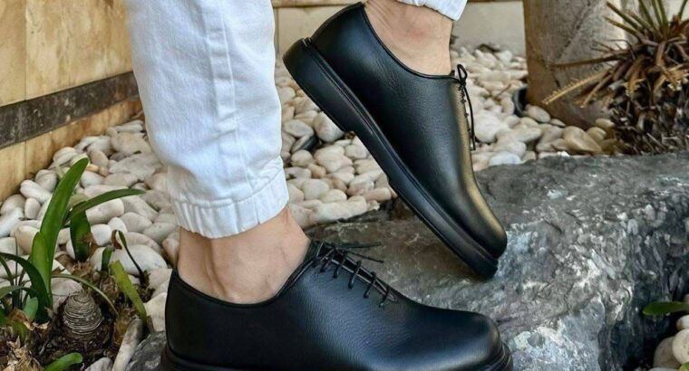 Chaussures en cuir noir pour homme